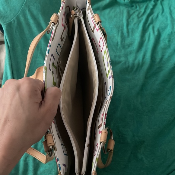 New GUESS purse. Roomy yet slim. - Picture 3 of 5